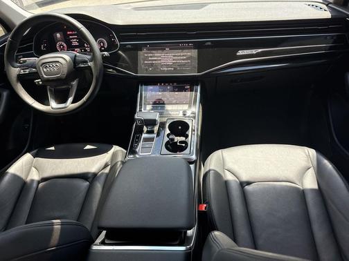 2022 Audi Q7 45 Premium