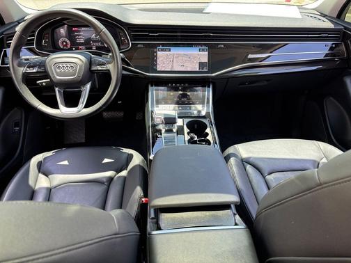 2022 Audi Q7 45 Premium