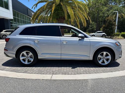 2022 Audi Q7 45 Premium