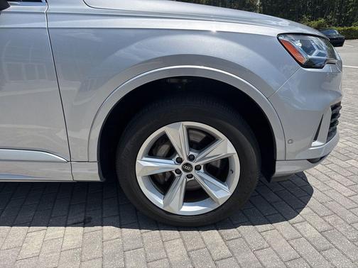 2022 Audi Q7 45 Premium