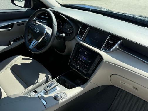 2023 INFINITI QX50 LUXE