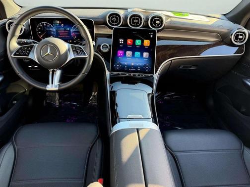 2025 Mercedes-Benz GLC 300 Base