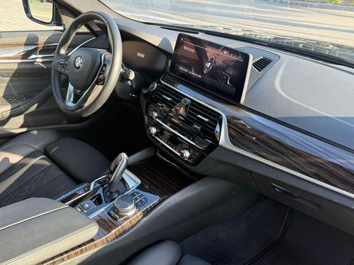 Dark Graphite Metallic 2023 BMW 530e Base