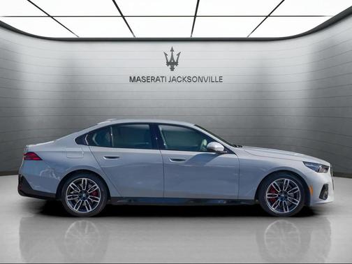 Brooklyn Grey Metallic 2025 BMW 530 530i