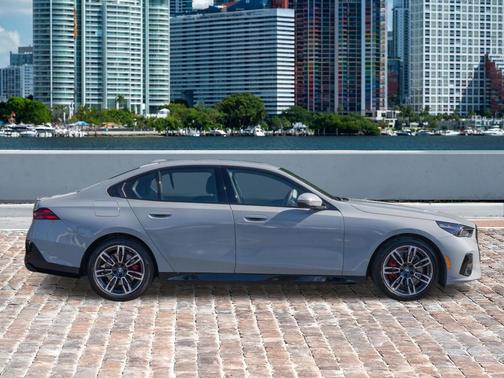 Brooklyn Grey Metallic 2025 BMW 530 530i