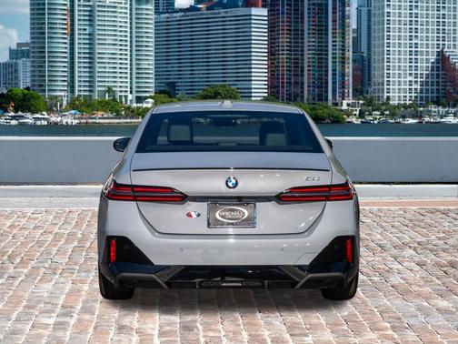 Brooklyn Grey Metallic 2025 BMW 530 530i