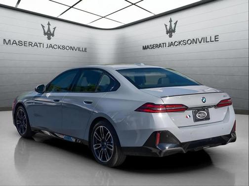 Brooklyn Grey Metallic 2025 BMW 530 530i