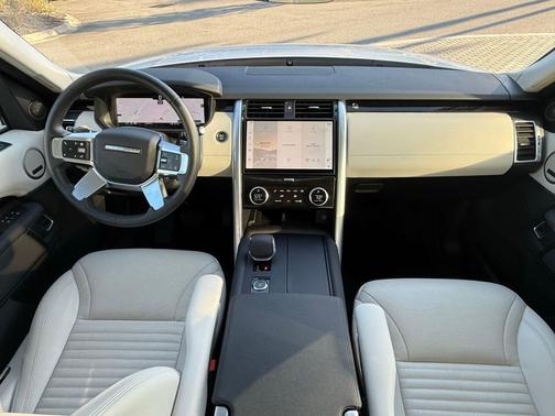 2025 Land Rover Discovery P300 S