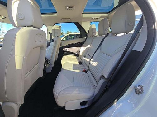 2025 Land Rover Discovery P300 S