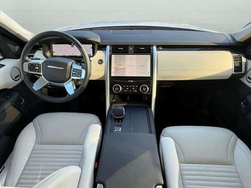 2025 Land Rover Discovery P300 S
