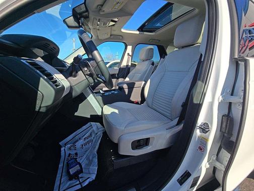 2025 Land Rover Discovery P300 S