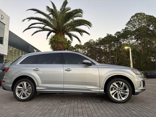 2021 Audi Q7 55 Premium Plus