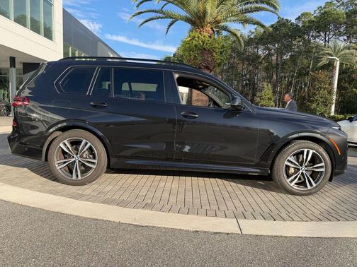 2023 BMW X7 xDrive40i