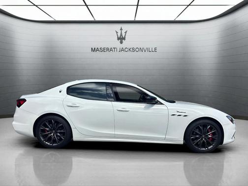2022 Maserati Ghibli Modena