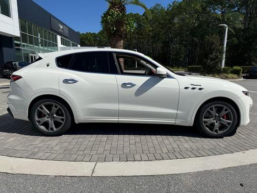 2022 Maserati Levante Modena