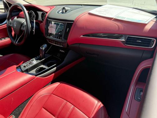 2022 Maserati Levante Modena