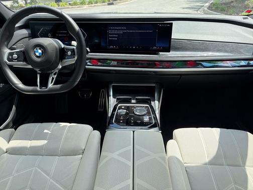 Tanzanite Blue II Metallic 2025 BMW 760 xDrive