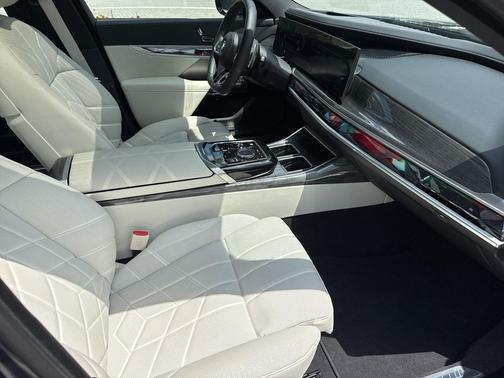 Tanzanite Blue II Metallic 2025 BMW 760 xDrive