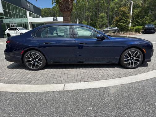 Tanzanite Blue II Metallic 2025 BMW 760 xDrive