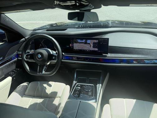 Tanzanite Blue II Metallic 2025 BMW 760 xDrive