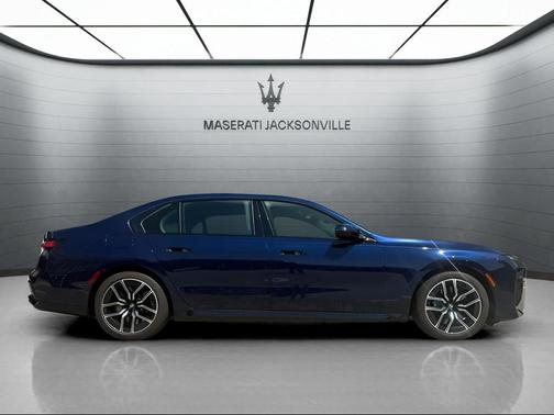 Tanzanite Blue II Metallic 2025 BMW 760 xDrive
