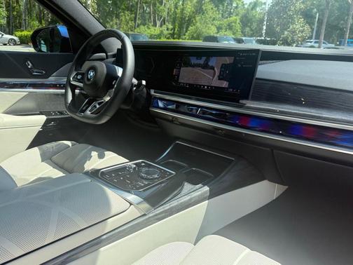 Tanzanite Blue II Metallic 2025 BMW 760 xDrive