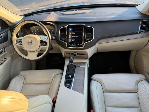 2022 Volvo XC90 T6 Inscription
