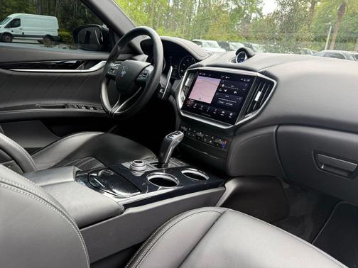 2023 Maserati Ghibli Modena Q4