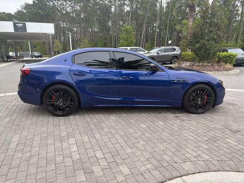 2023 Maserati Ghibli Modena Q4