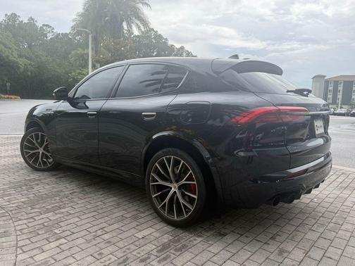 Nero Tempesta Metallic 2023 Maserati Grecale Modena