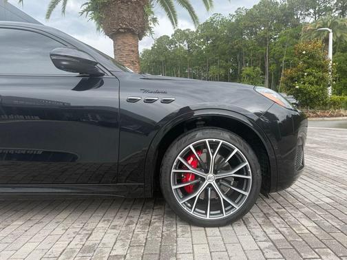 Nero Tempesta Metallic 2023 Maserati Grecale Modena