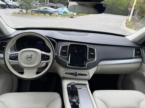 2023 Volvo XC90 B5 Core