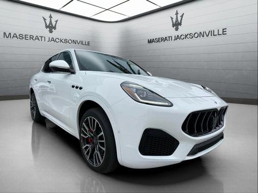 Bianco 2025 Maserati Grecale Base