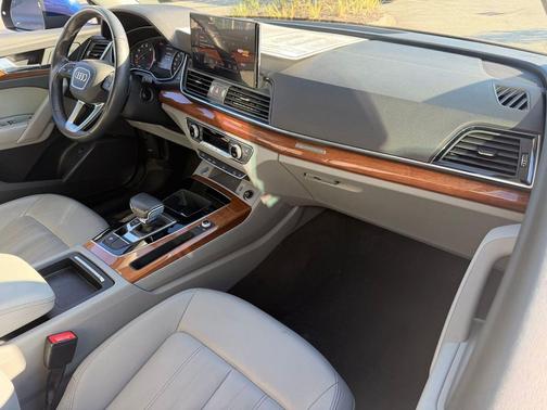 2022 Audi Q5 45 S line Premium