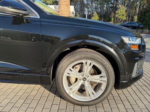 2023 Audi Q8 55 Premium