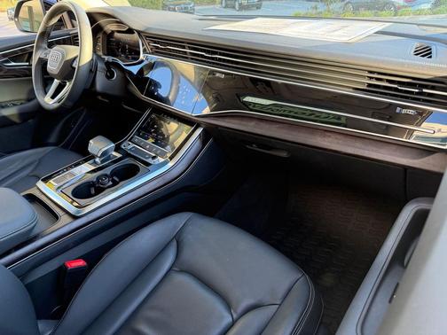 2023 Audi Q8 55 Premium