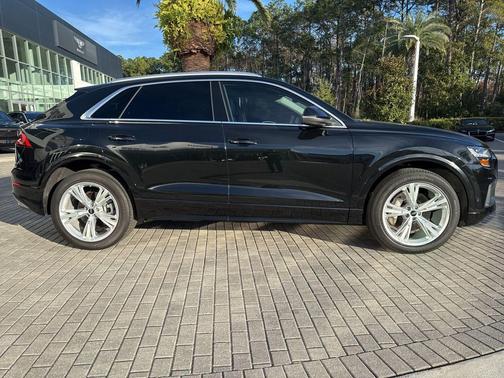 2023 Audi Q8 55 Premium