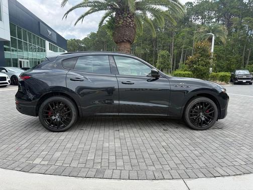 Nero Ribelle Metallic 2022 Maserati Levante GT