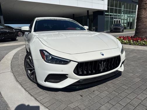 2022 Maserati Ghibli Modena