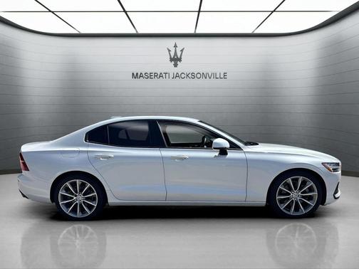 2021 Volvo S60 T5 Momentum