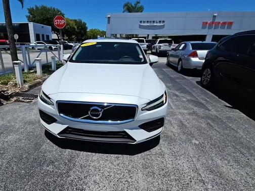 2021 Volvo S60 T5 Momentum