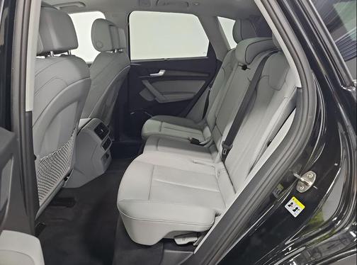 2022 Audi Q5 40 Premium Plus