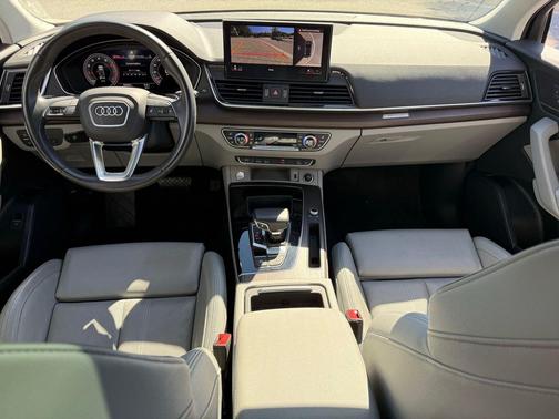 2022 Audi Q5 40 Premium Plus