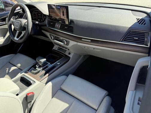 2022 Audi Q5 40 Premium Plus