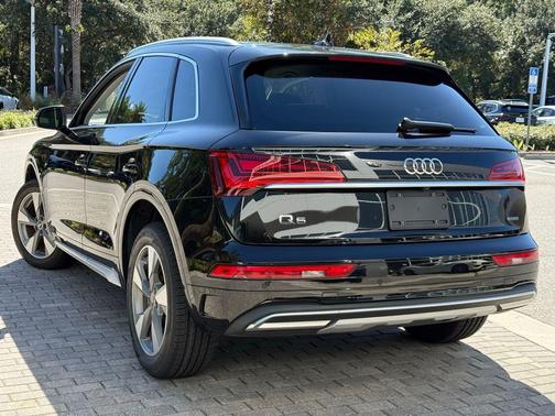 2022 Audi Q5 40 Premium Plus