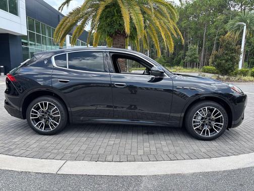 2025 Maserati Grecale 