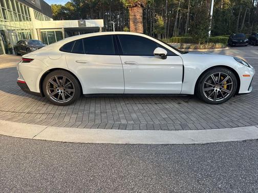 2024 Porsche Panamera Base