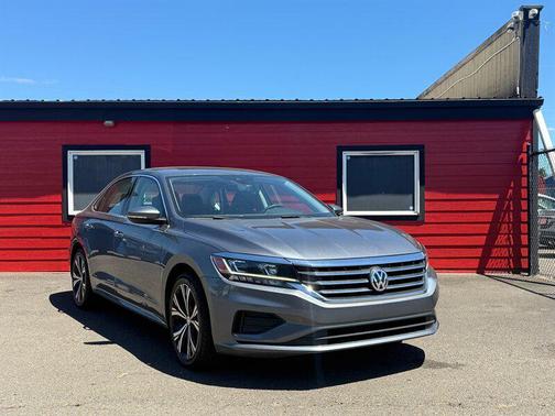 Platinum Gray Metallic 2021 Volkswagen Passat 2.0T SE