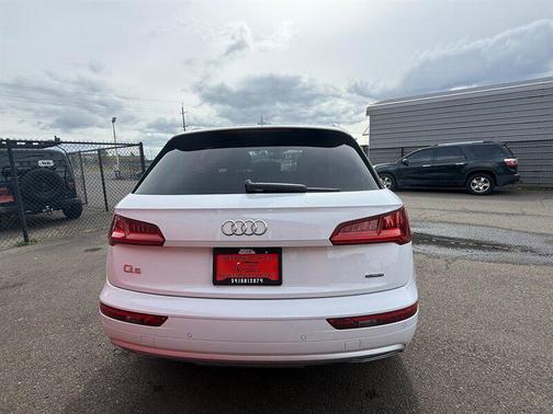 Glacier White Metallic 2019 Audi Q5 2.0T Premium Plus
