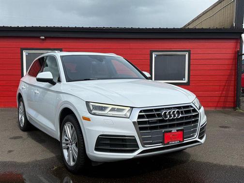 Glacier White Metallic 2019 Audi Q5 2.0T Premium Plus